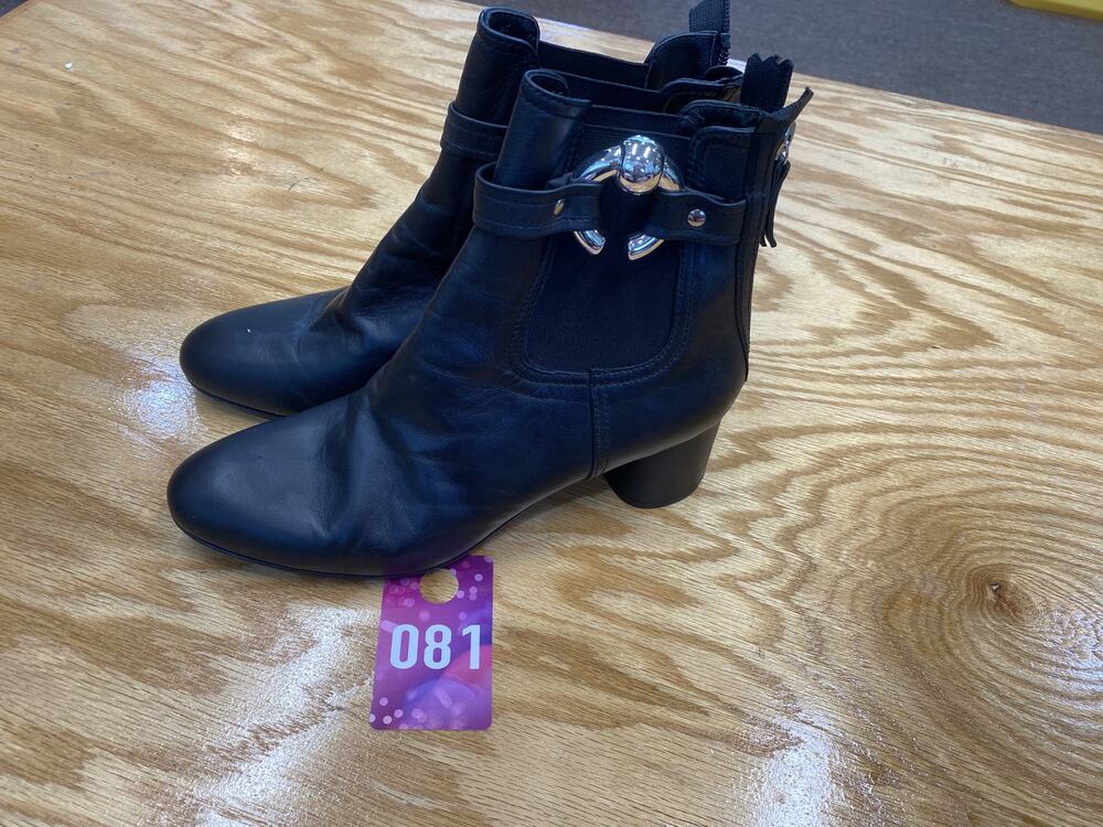 AGL Lisa Women's 7.5 Black Leather Back Zip Pointed Toe Ankle Chelsea Boots